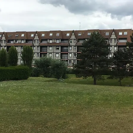 Le 102 Apartment *